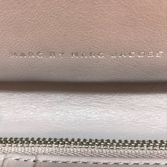 Authentic NWOT Marc By Marc Jacobs Sophisticato Wingman Wristlet Wallet - Picture 7 of 7